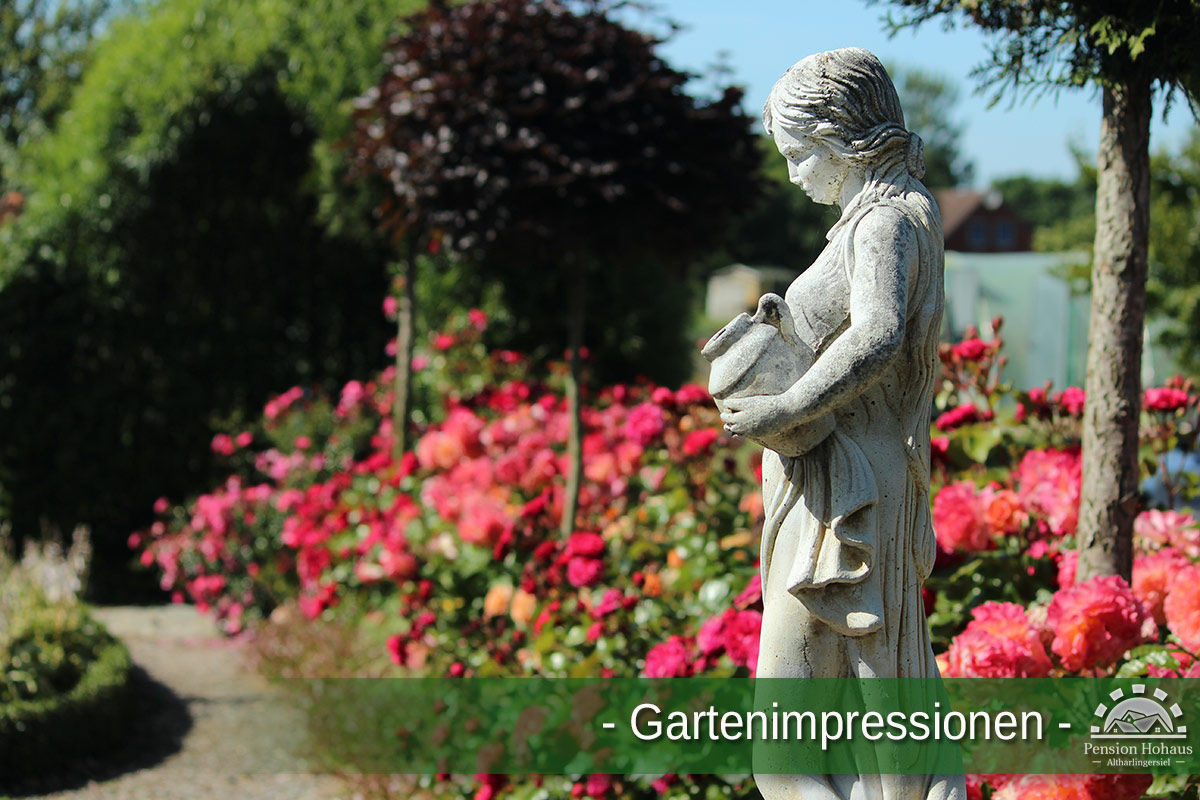 Skulptur im Rosengarten der Pension Hohaus